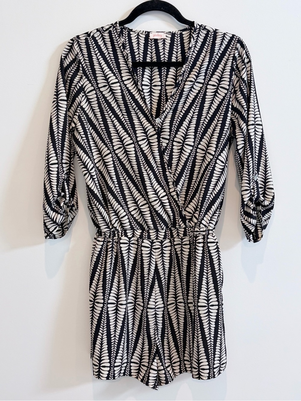 PIXLEY Anthropologie Black & Cream Geo Fern Print Wrap Romper Womens MEDIUM EUC